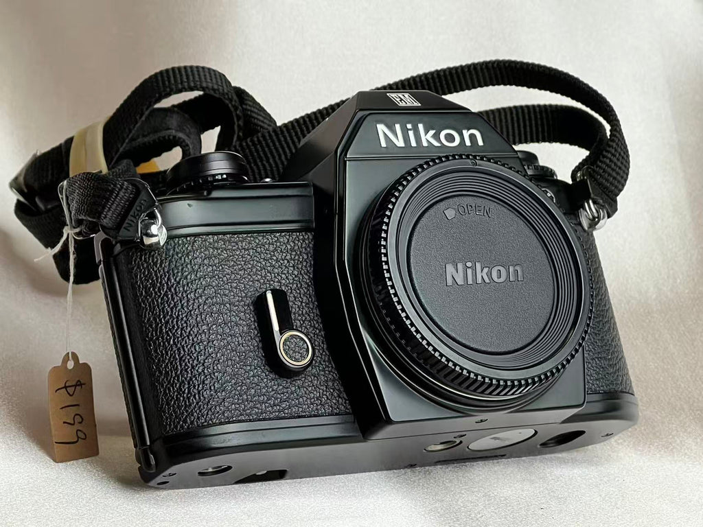 NIKON EM