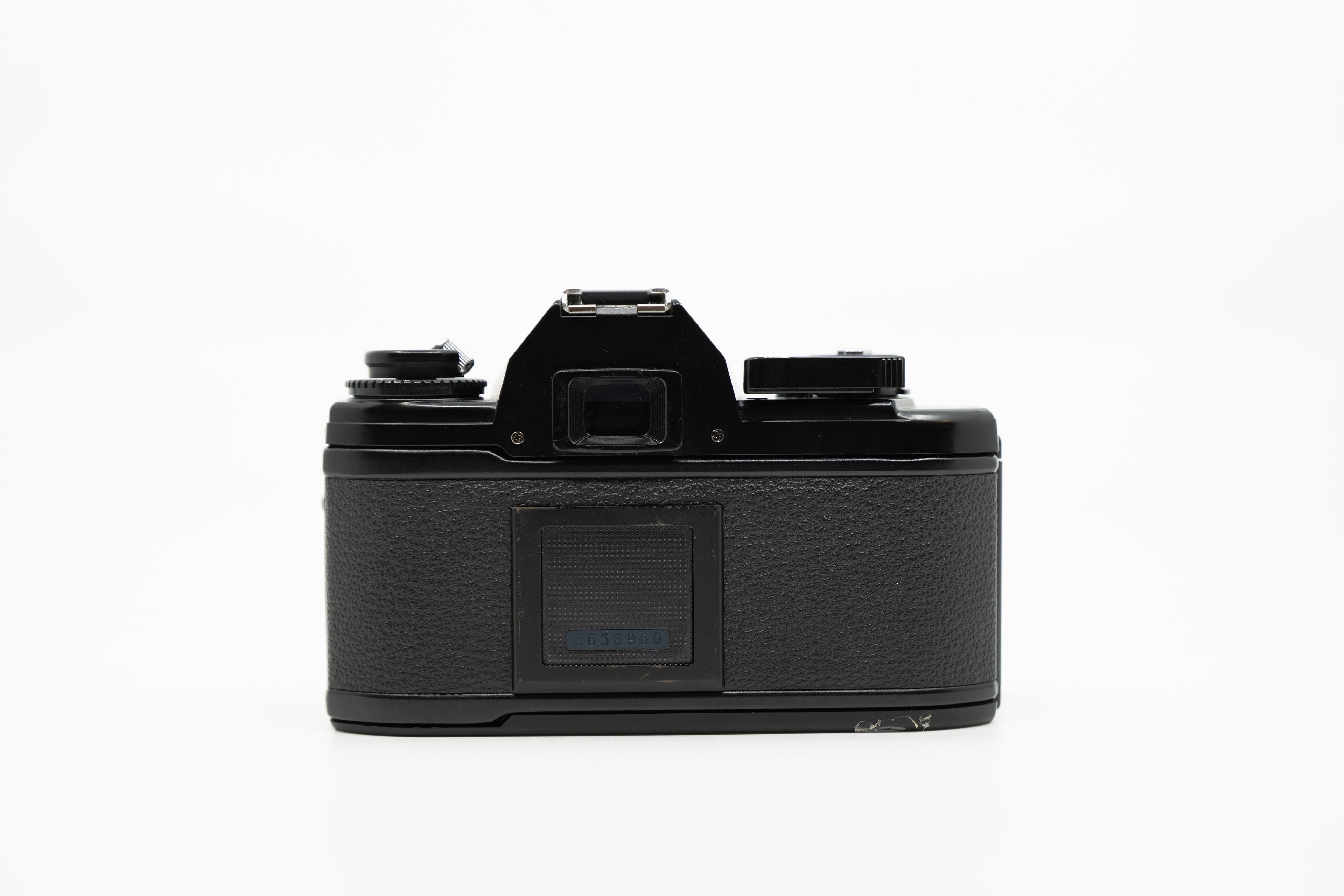 Nikon EM (008)