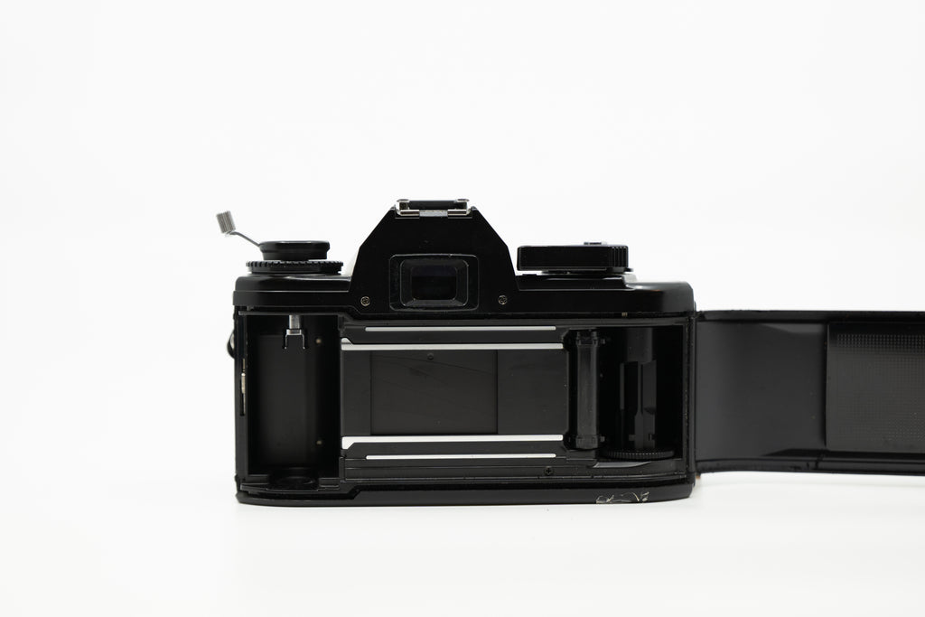 Nikon EM (008)